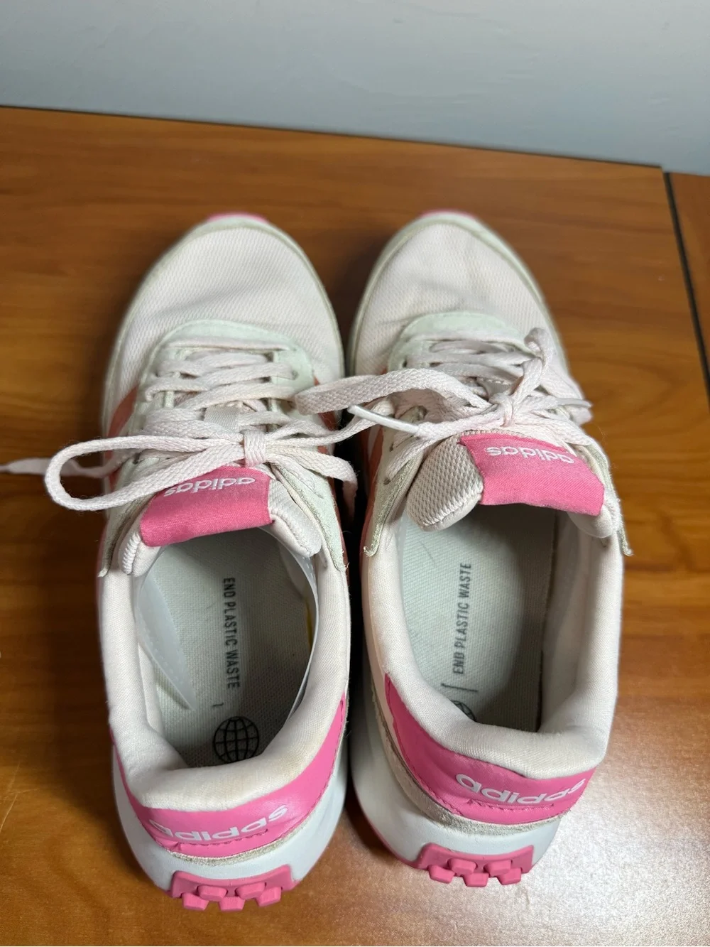 adidas Women's Run 70s 